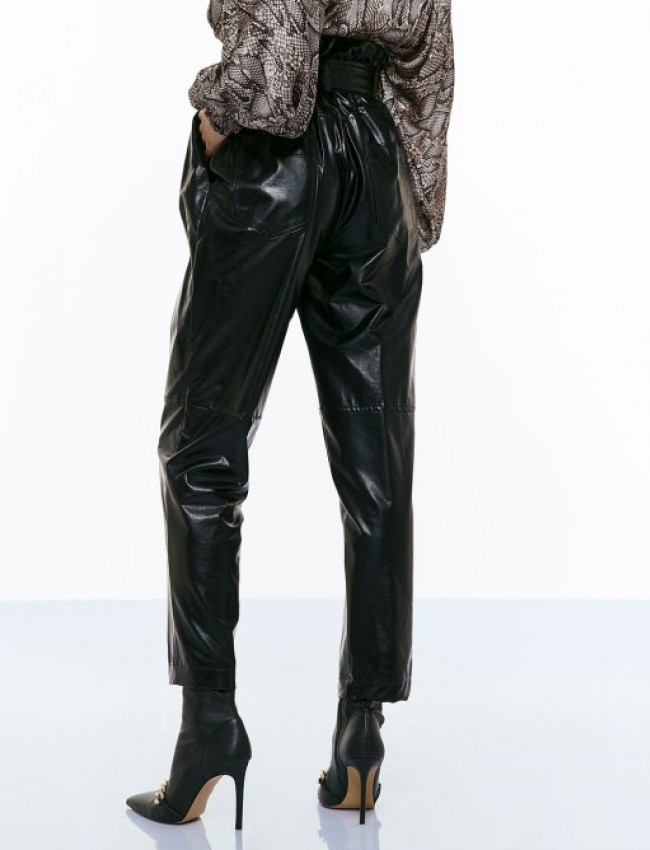 Μαύρο ψηλόμεσο faux-leather παντελόνι, σε ίσια γραμμή, με φαρδιά μπάσκα με λάστιχο, αποσπώμενη ζώνη και πλαϊνές κρυφές τσέπες Access
