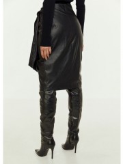 Μαύρη ψηλόμεση faux-leather midi φούστα κρουαζέ, με δέσιμο στο πλάι, ασύμμετρο ποδόγυρο και κλείσιμο με φερμουάρ πίσω Access