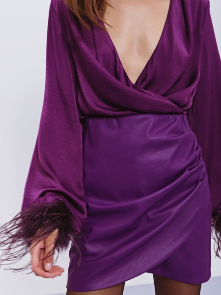 Μωβ faux-leather κοντή φούστα, με σούρες στο πλάι, λάστιχο στη μέση και κλείσιμο με φερμουάρ πίσω Access