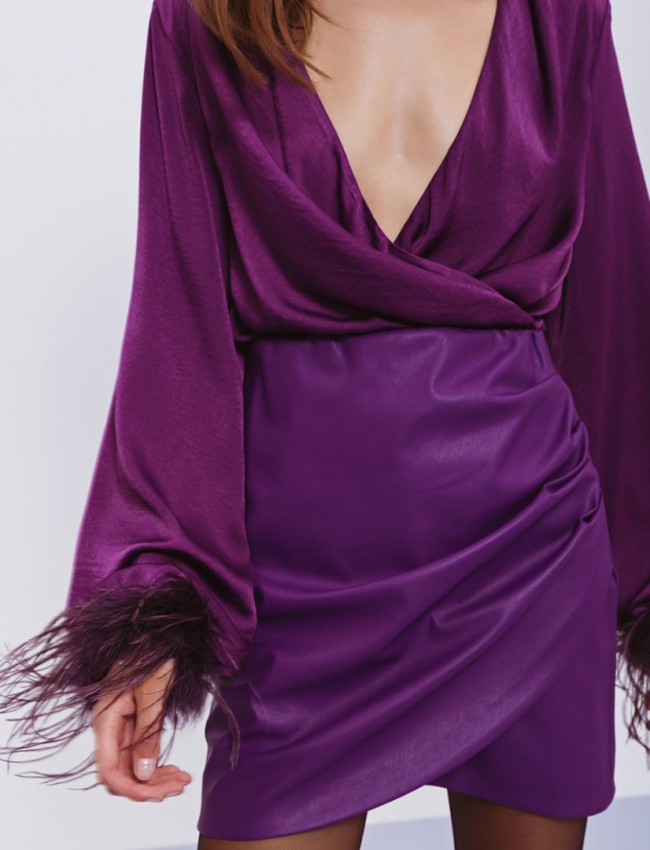 Μωβ faux-leather κοντή φούστα, με σούρες στο πλάι, λάστιχο στη μέση και κλείσιμο με φερμουάρ πίσω Access