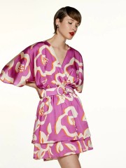 Floral printed φούξια κρουαζέ κοντό σατέν φόρεμα με ελαστική μέση, διπλό βολάν στο τελείωμα και αποσπώμενη ζώνη Access