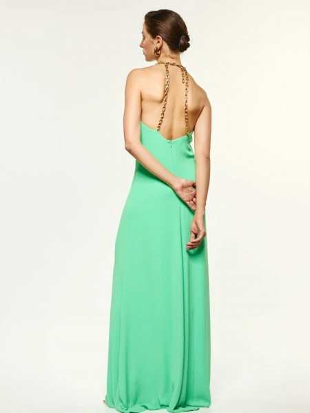 Πράσινο αμάνικο maxi φόρεμα με κλειστή λαιμόκοψη, παρτούς ώμους και χρυσές αλυσίδες στην ανοιχτή πλάτη Access 