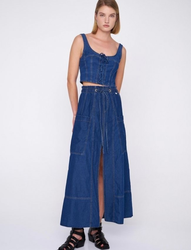 Blue jean tencel ψηλόμεση maxi φούστα σε Α- γραμμή, με μπροστινό σκίσιμο, τετράγωνες μεγάλες τσέπες και λάστιχο με κορδόνι στην μέση Ale