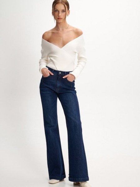 Blue jean σκουρόχρωμo ψηλόμεσο ελαστικό flare-fit παντελόνι σε τετράγωνες τσέπες πίσω και χωρίς ξέβαμμα Αle