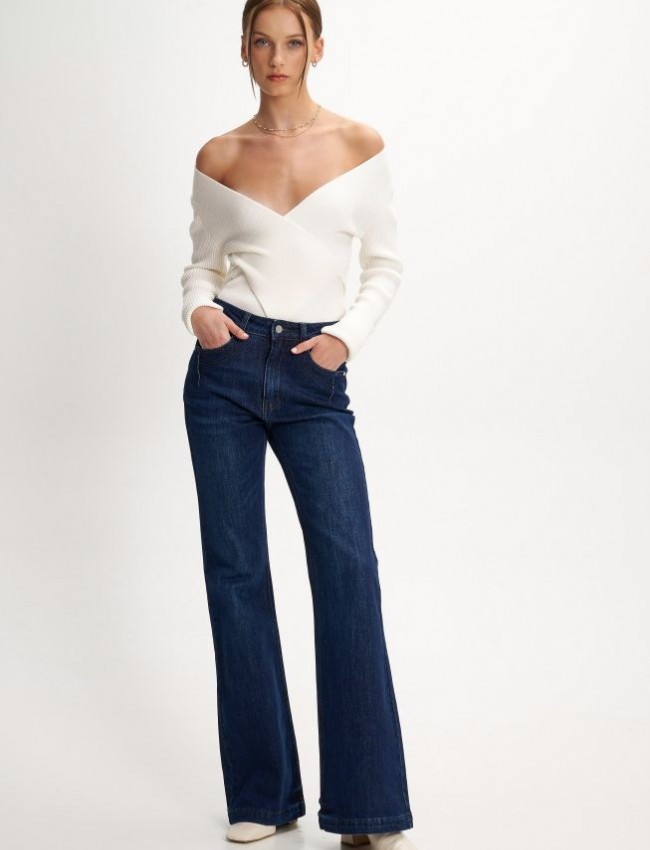 Blue jean σκουρόχρωμo ψηλόμεσο ελαστικό flare-fit παντελόνι σε τετράγωνες τσέπες πίσω και χωρίς ξέβαμμα Αle