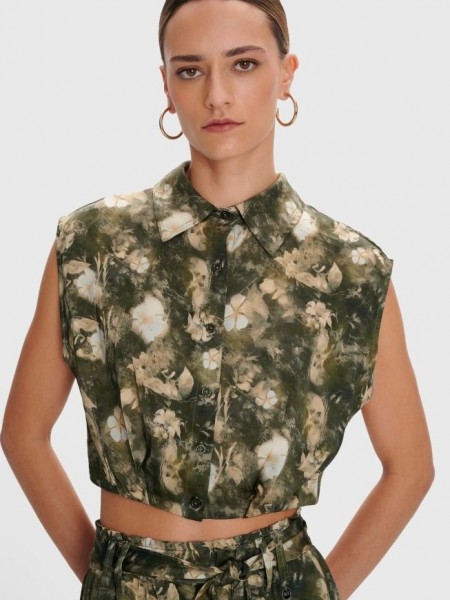 Floral printed χακί αμάνικο cropped σατέν πουκάμισο, σε τετράγωνη γραμμή, με πέτο γιακά, μικρές πιέτες στο τελείωμα και κλείσιμο με κουμπιά μπροστά Ale 