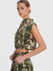 Floral printed χακί αμάνικο cropped σατέν πουκάμισο, σε τετράγωνη γραμμή, με πέτο γιακά, μικρές πιέτες στο τελείωμα και κλείσιμο με κουμπιά μπροστά Ale 