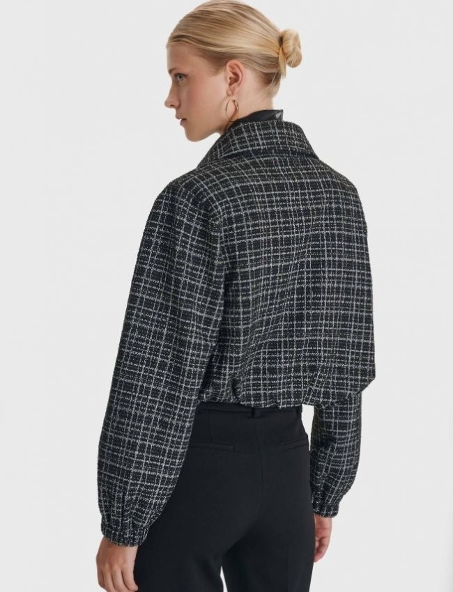 Tweed μαύρο μακρυμάνικο κοντό jacket με εσωτερικό λάστιχο στο τελείωμα, πέτο γιακά και κρυφό κλείσιμο με κουμπιά μπροστά Αle 