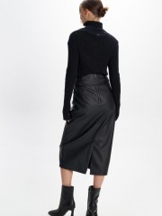 Μαύρη faux-leather midi φούστα, σε ίσια γραμμή, με σκίσιμο πίσω, καπακωτή τσέπη μπροστά, κλείσιμο με φερμουάρ πίσω και αποσπώμενη ζώνη Ale 