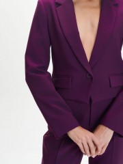 Μελιτζανί μακρυμάνικο cropped μονόκουμπο σακάκι σε τετράγωνη γραμμή, με καπακωτές τσέπες στο τελείωμα Αle