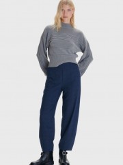 Καρώ μπλε ψηλόμεσο slouchy fit παντελόνι με πλαϊνές τσέπες, λάστιχο πίσω στη μέση και κλείσιμο με κρυφό φερμουάρ στο πλάι Ale 
