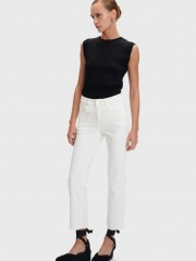 Λευκό ψηλόμεσο ελαστικό jean, σε slim fit γραμμή, τετράγωνες τσέπες πίσω, ξέφτι στο τελείωμα στον ποδόγυρο και κλείσιμο με κουμπί και κρυφό φερμουάρ μπροστά Ale 