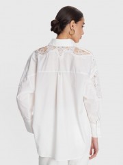 Λευκό μακρυμάνικο oversized πουκάμισο, με ρεγκλάν μανικοκόλληση, πέτο γιακά, broderie λεπτομέρειες και κλείσιμο με κουμπιά μπροστά Ale Λευκό μακρυμάνικο oversized πουκάμισο, με ρεγκλάν μανικοκόλληση, πέτο γιακά, broderie λεπτομέρειες και κλείσιμο με κουμπιά μπροστά Ale