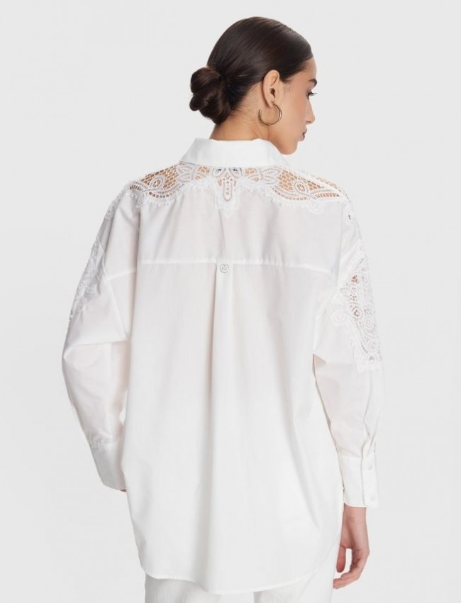 Λευκό μακρυμάνικο oversized πουκάμισο, με ρεγκλάν μανικοκόλληση, πέτο γιακά, broderie λεπτομέρειες και κλείσιμο με κουμπιά μπροστά Ale Λευκό μακρυμάνικο oversized πουκάμισο, με ρεγκλάν μανικοκόλληση, πέτο γιακά, broderie λεπτομέρειες και κλείσιμο με κουμπιά μπροστά Ale