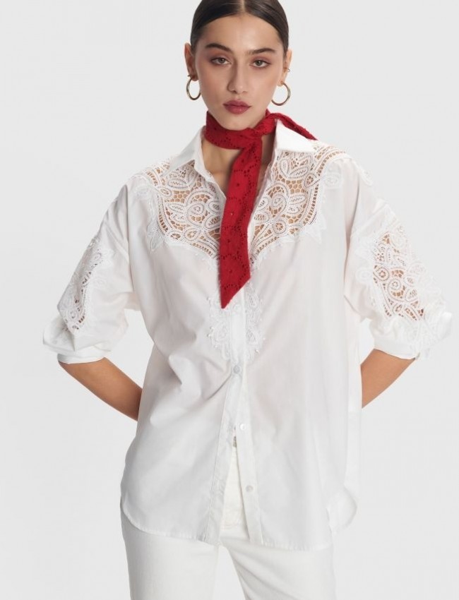 Λευκό μακρυμάνικο oversized πουκάμισο, με ρεγκλάν μανικοκόλληση, πέτο γιακά, broderie λεπτομέρειες και κλείσιμο με κουμπιά μπροστά Ale Λευκό μακρυμάνικο oversized πουκάμισο, με ρεγκλάν μανικοκόλληση, πέτο γιακά, broderie λεπτομέρειες και κλείσιμο με κουμπιά μπροστά Ale