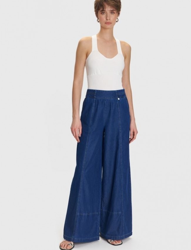 Blue Jean tencel ψηλόμεση παντελόνα με λάστιχο πίσω στη μέση, χαλαρή γραμμή, πλαϊνές τσέπες, διακοσμητικά γαζιά και κλείσιμο με κρυφό φερμουάρ στο πλάι ale 