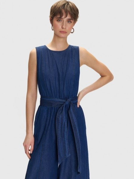 Blue jean tencel αμάνικη ολόσωμη φόρμα, με κλειστή στρογγυλή λαιμόκοψη, διακοσμητικές ραφές, λάστιχο στην μέση, πλαϊνές τσέπες και αποσπώμενη υφασμάτινη ζώνη Ale 