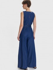 Blue jean tencel αμάνικη ολόσωμη φόρμα, με κλειστή στρογγυλή λαιμόκοψη, διακοσμητικές ραφές, λάστιχο στην μέση, πλαϊνές τσέπες και αποσπώμενη υφασμάτινη ζώνη Ale 