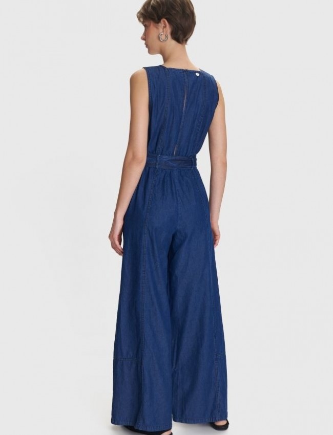 Blue jean tencel αμάνικη ολόσωμη φόρμα, με κλειστή στρογγυλή λαιμόκοψη, διακοσμητικές ραφές, λάστιχο στην μέση, πλαϊνές τσέπες και αποσπώμενη υφασμάτινη ζώνη Ale 
