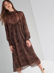 Εμπριμέ καφέ boho-style ημιδιάφανο maxi φόρεμα με λουπέτο λαιμόκοψη, εσωτερικό μισοφόρι, πιέτες μπροστά, μεγάλες μανσέτες και αποσπώμενη ζώνη Ale