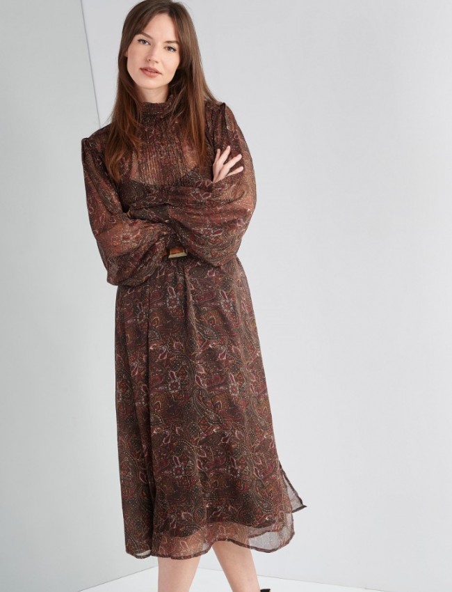 Εμπριμέ καφέ boho-style ημιδιάφανο maxi φόρεμα με λουπέτο λαιμόκοψη, εσωτερικό μισοφόρι, πιέτες μπροστά, μεγάλες μανσέτες και αποσπώμενη ζώνη Ale