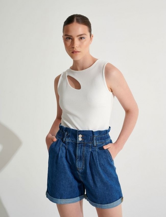 Blue jean ψηλόμεσο σορτς με πιέτες, πλαϊνές τσέπες και λάστιχο στην μέση Ale 