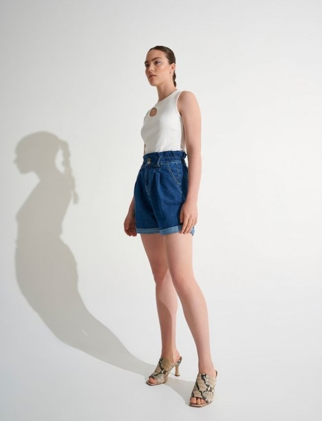 Blue jean ψηλόμεσο σορτς με πιέτες, πλαϊνές τσέπες και λάστιχο στην μέση Ale 