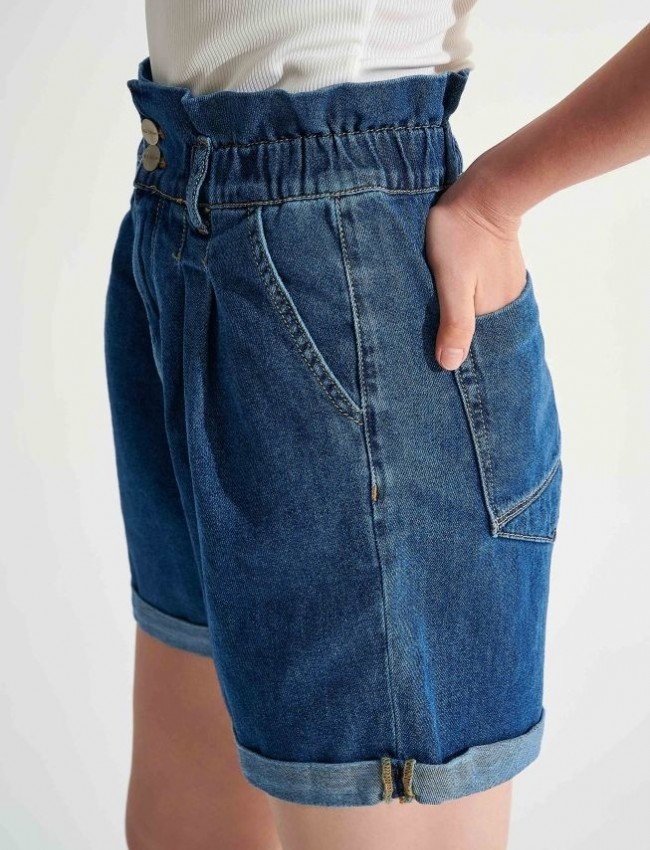 Blue jean ψηλόμεσο σορτς με πιέτες, πλαϊνές τσέπες και λάστιχο στην μέση Ale 