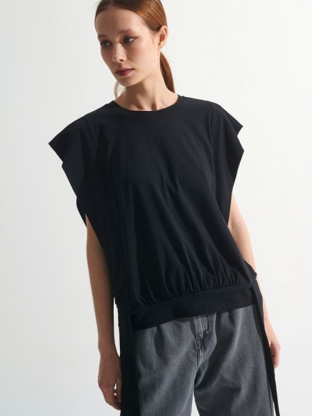 Μαύρο κοντομάνικο βαμβακερό σχεδιαστικό t-shirt με στρογγυλή λαιμόκοψη, διπλό ύφασμα και δέσιμο στα πλαϊνά Ale 