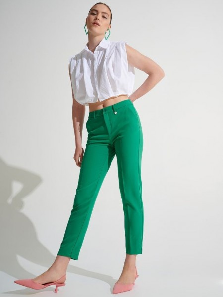 Πράσινο ψηλόμεσο ελαστικό παντελόνι αστραγάλου με πλαϊνές τσέπες και μικρό πλαϊνό άνοιγμα στον ποδόγυρο Ale