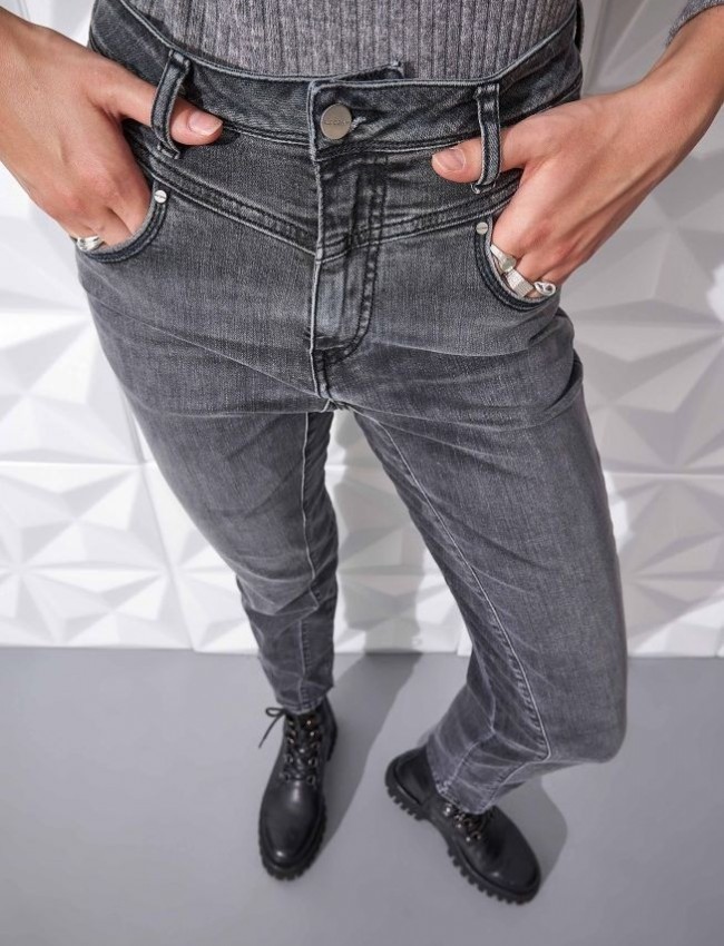 Γκρι highwaisted skinny jean,με διακοσμητικά γαζιά, μπροστινές στρογγυλές τσέπες και κλείσιμο με κουμπί και φερμουάρ Ale 