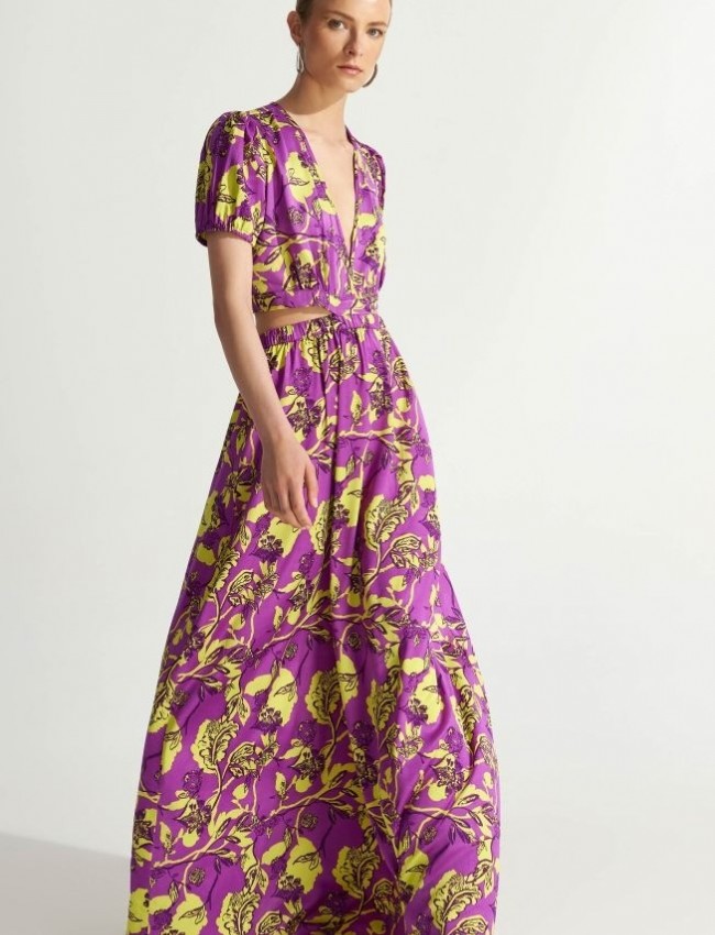 Floral printed μωβ κοντομάνικο σατέν maxi φόρεμα με ανοίγματα και λάστιχο στη μέση Ale