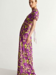 Floral printed μωβ κοντομάνικο σατέν maxi φόρεμα με ανοίγματα και λάστιχο στη μέση Ale
