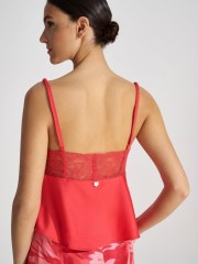 Φούξια lingerie με λεπτές ρυθμιζόμενες τιράντες, ντραπέ λαιμόκοψη και δαντελένιες λεπτομέρειες Ale