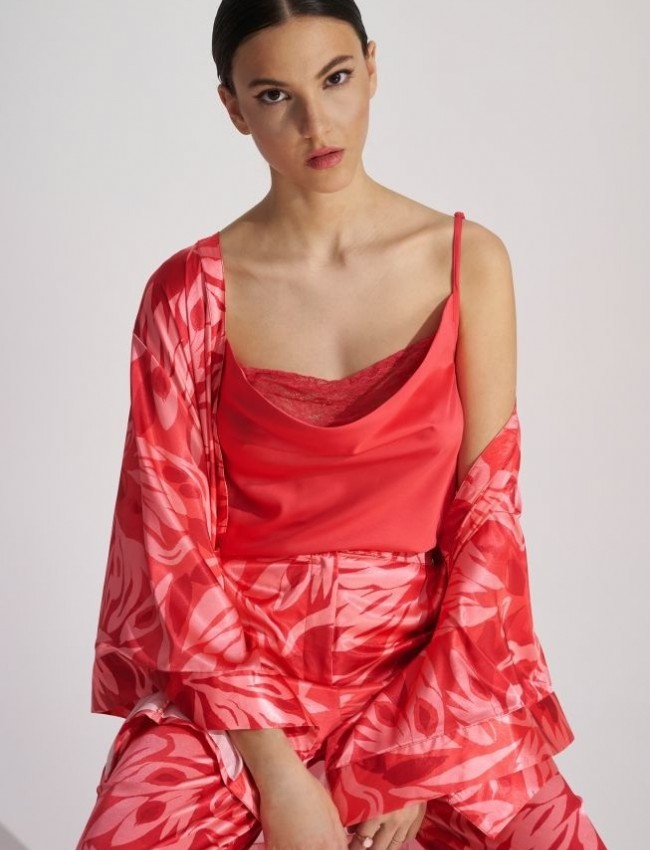 Φούξια lingerie με λεπτές ρυθμιζόμενες τιράντες, ντραπέ λαιμόκοψη και δαντελένιες λεπτομέρειες Ale