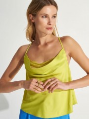 Lime lingerie με λεπτές ρυθμιζόμενες τιράντες, ντραπέ λαιμόκοψη και δαντελένιες λεπτομέρειες Ale