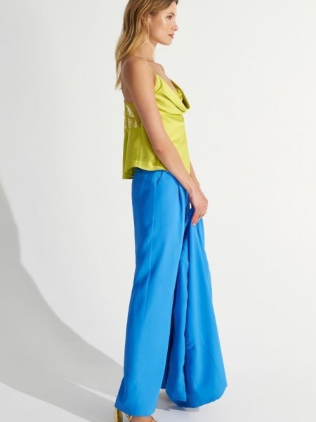 Lime lingerie με λεπτές ρυθμιζόμενες τιράντες, ντραπέ λαιμόκοψη και δαντελένιες λεπτομέρειες Ale