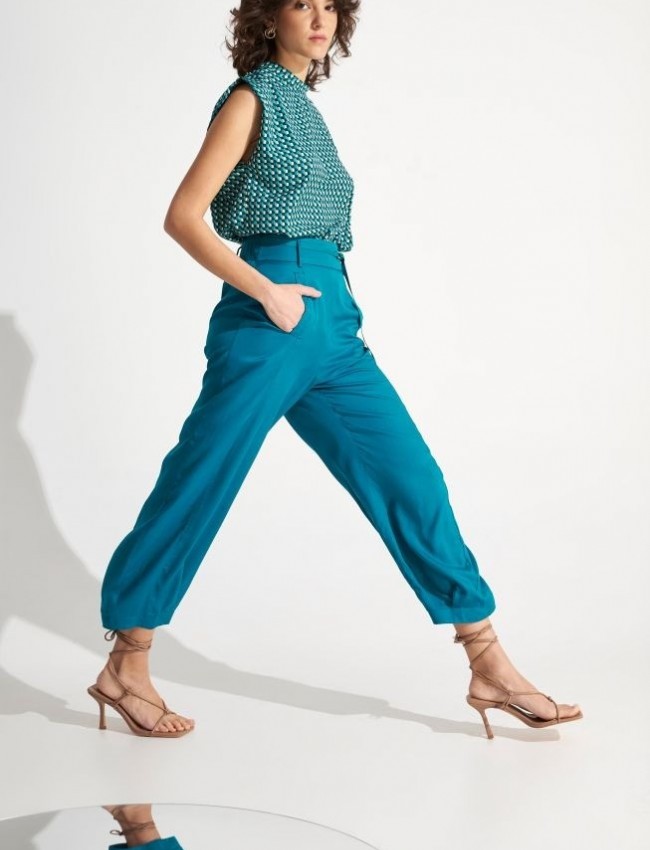 Πετρόλ ψηλόμεσο παντελόνι slouchy-fit με λάστιχο στη μέση και πλαϊνές τσέπες Ale