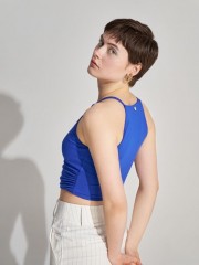 Μπλε ρουά  αμάνικο cropped top με πατρούς ώμους και μικρές σούρες στο πλάι Ale