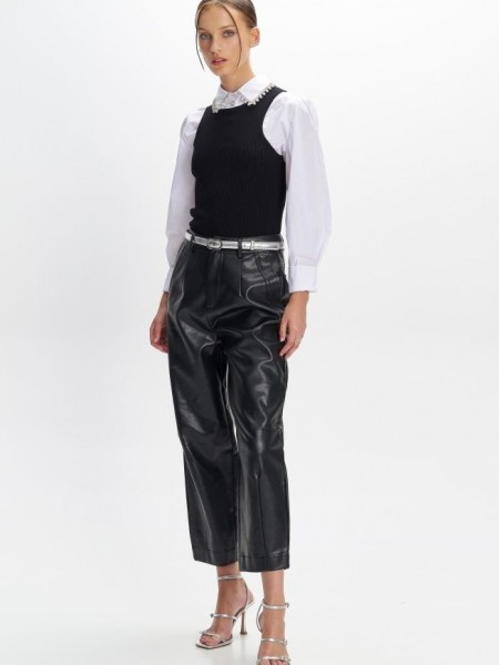 Μαύρο ψηλόμεσο faux-leather slouchy fit παντελόνι με μπροστινές πιέτες, πλαϊνές τσέπες και τετράγωνες τσέπες πίσω Ale