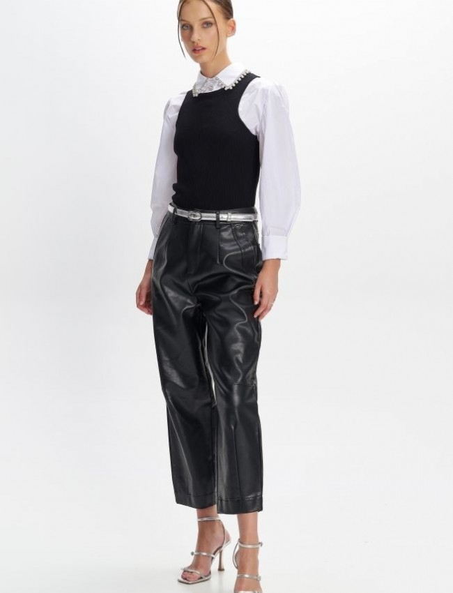 Μαύρο ψηλόμεσο faux-leather slouchy fit παντελόνι με μπροστινές πιέτες, πλαϊνές τσέπες και τετράγωνες τσέπες πίσω Ale