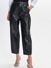 Μαύρο ψηλόμεσο faux-leather slouchy fit παντελόνι με μπροστινές πιέτες, πλαϊνές τσέπες και τετράγωνες τσέπες πίσω Ale