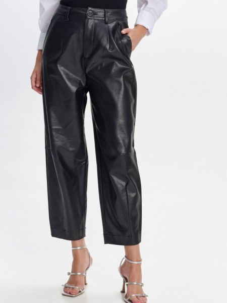 Μαύρο ψηλόμεσο faux-leather slouchy fit παντελόνι με μπροστινές πιέτες, πλαϊνές τσέπες και τετράγωνες τσέπες πίσω Ale