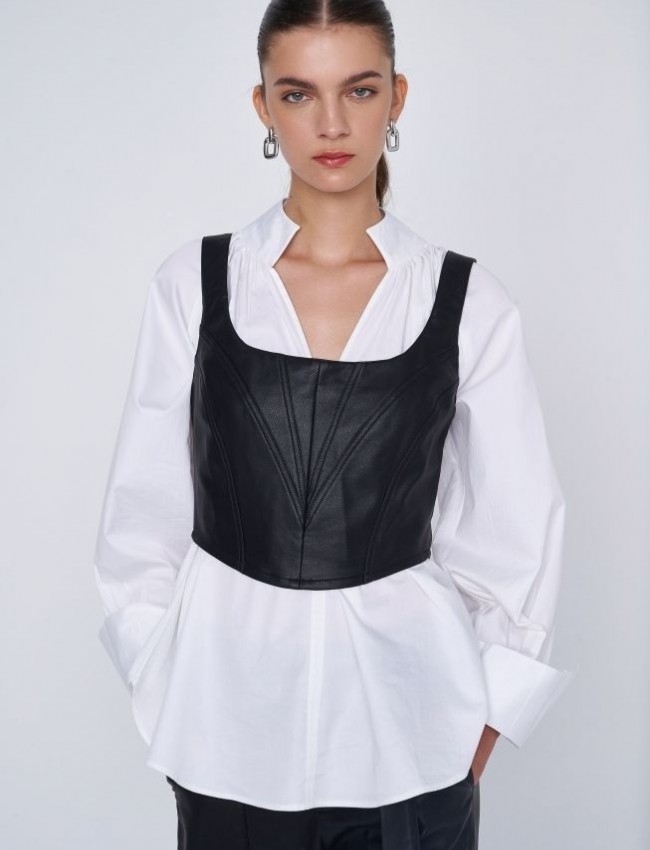 Μαύρο faux leather εφαρμοστό cropped μπούστο με λεπτές τιράντες, μύτη-τελείωμα στο μπροστινό μέρος και κλείσιμο με φερμουάρ πίσω Ale