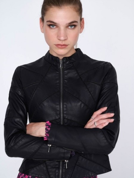 Μαύρο faux-leather jacket σε μεσάτη γραμμή με ιδιαίτερα γαζιά με τούλι ενδιάμεσα Ale