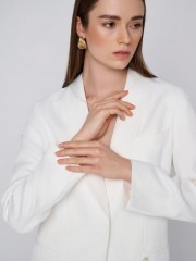 Λευκό oversized μακρύ μονόκουμπο σακάκι σε ίσια γραμμή, με μπροστινές τσέπες πατιλέτες και αποσπώμενη υφασμάτινη ζώνη Αle 