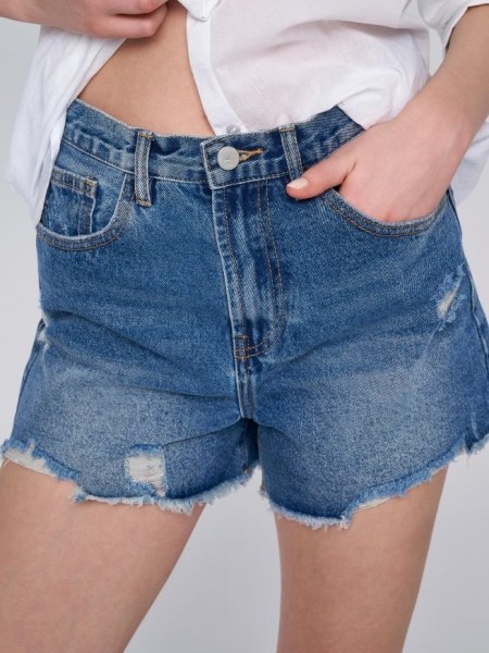 Blue jean ψηλόμεσο σορτσάκι με μικρές φθορές, μικρά σκισίματα και κλείσιμο με κρυφό φερμουάρ και κουμπί Ale 