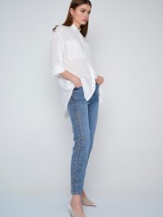 Blue jean high waisted σταθερό παντελόνι σε ίσια γραμμή με στρασάκια κατά μήκος στο πλάι Ale