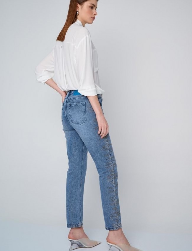 Blue jean high waisted σταθερό παντελόνι σε ίσια γραμμή με στρασάκια κατά μήκος στο πλάι Ale