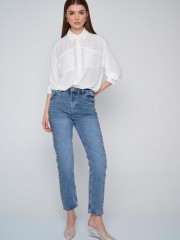 Blue jean high waisted σταθερό παντελόνι σε ίσια γραμμή με στρασάκια κατά μήκος στο πλάι Ale
